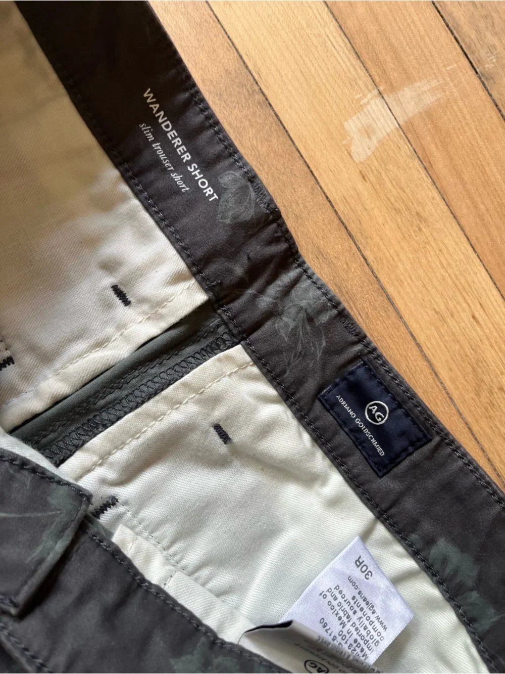 AG grey wanderer shorts w/ tropical print size 30 - Picture 7 of 8